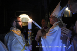 Omelia del Santo Padre Francesco: Veglia Pasquale nella notte Santa